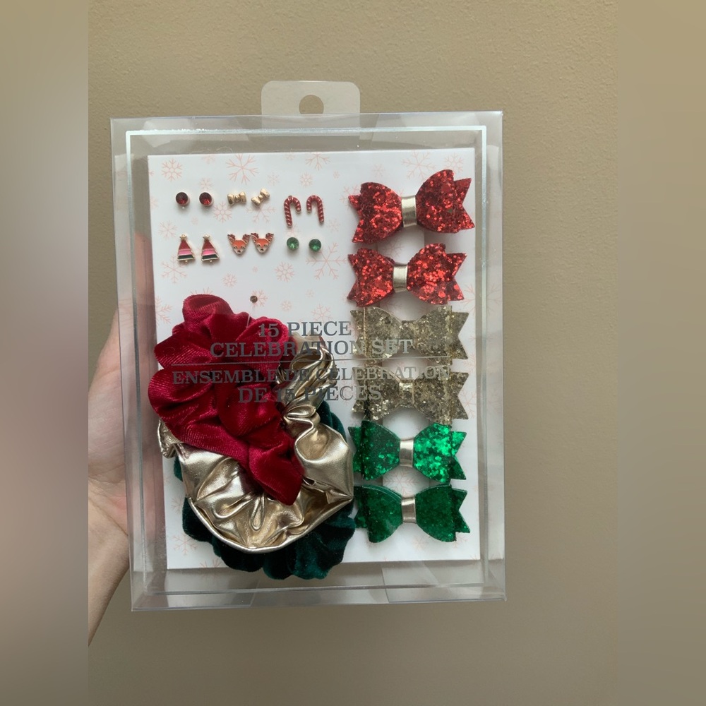 15 Piece Celebration Set Girls Hair Accessories & Earrings NEW Gold Red Green